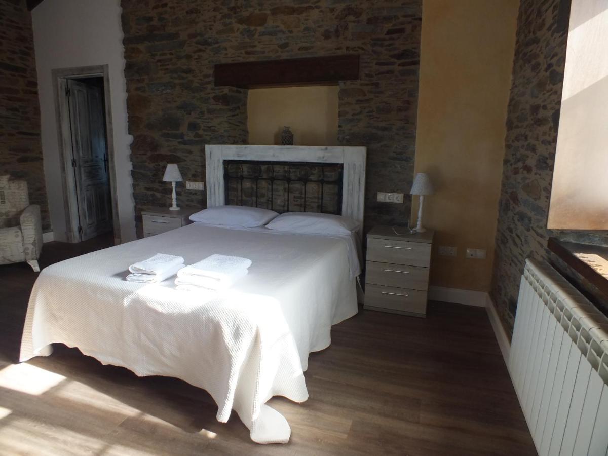 Apartamentos Puerta Del Castro Коанья Экстерьер фото